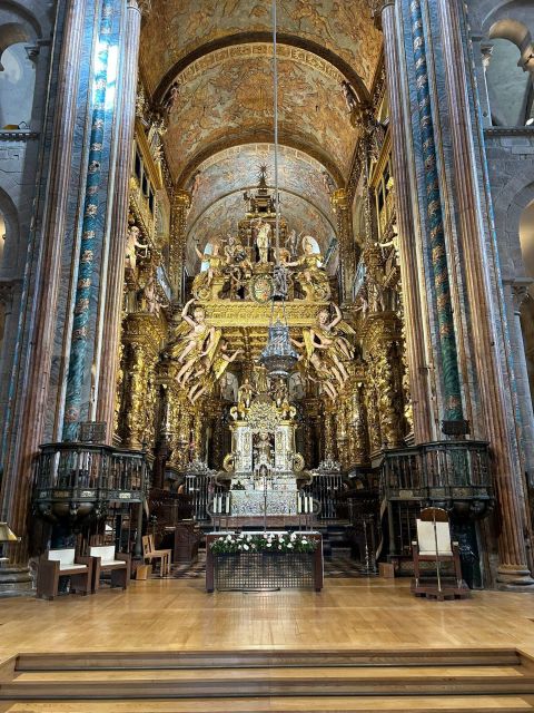 Santiago de Compostela: Cathedral, Museum, and Old Town Tour - Cathedral interior: seeing the famous moments you might miss