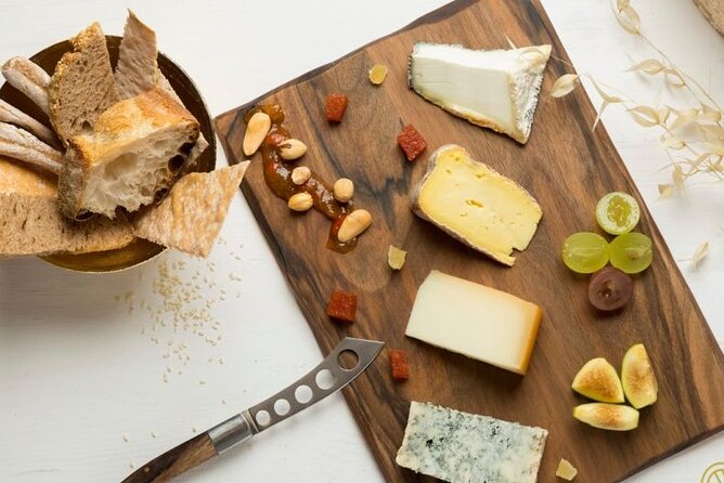 Santiago de Compostela: Cheese and Wine Tasting Experience - Meeting point and how to get there without stress