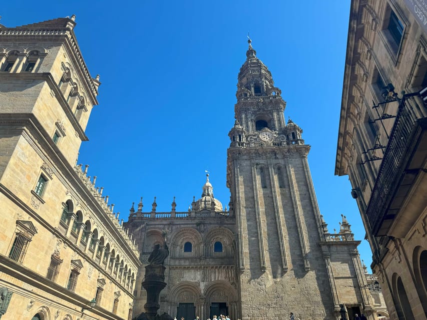 Santiago de Compostela: Private Guided Tour in two hours - Obradoiro Square Meeting Point and the Tour’s Walkable Rhythm