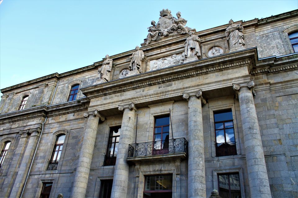Santiago de Compostela: Private Guided Tour in two hours - City Hall Area and the Camino Symbols You’ll Spot Everywhere
