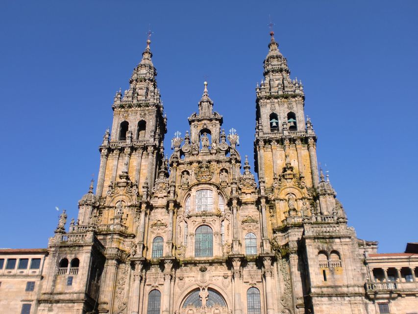 Santiago de Compostela: Private Guided Tour in two hours - Hostel of the Catholic Monarchs: Where Power Meets Pilgrimage