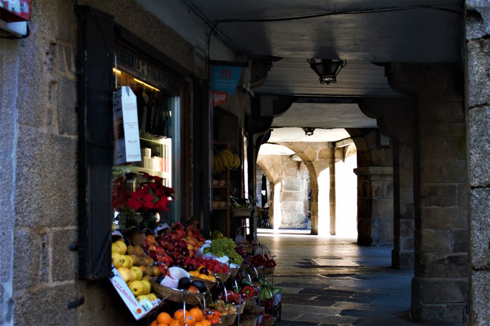 Santiago de Compostela: Private Guided Tour in two hours - Market, University, and Cervantes Square for Fast Orientation