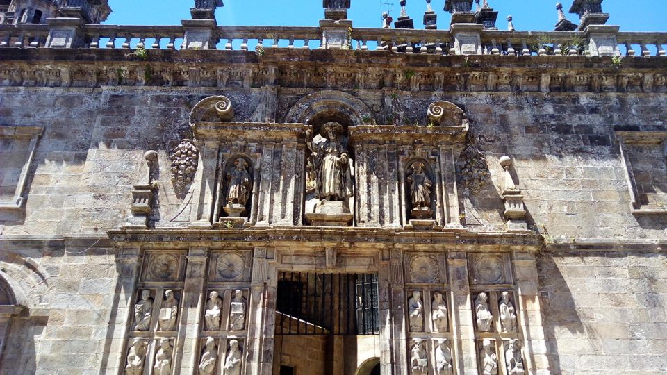 Santiago de Compostela: Private Guided Tour in two hours - Your Guide: Official Galician Expertise (and Carmen’s Level of Detail)