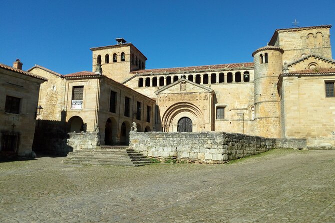 Santillana del Mar & Altamira Museum with tickets- small groups - Guides make the day: Jairo, Gabriela, Mercedes, and Pepe