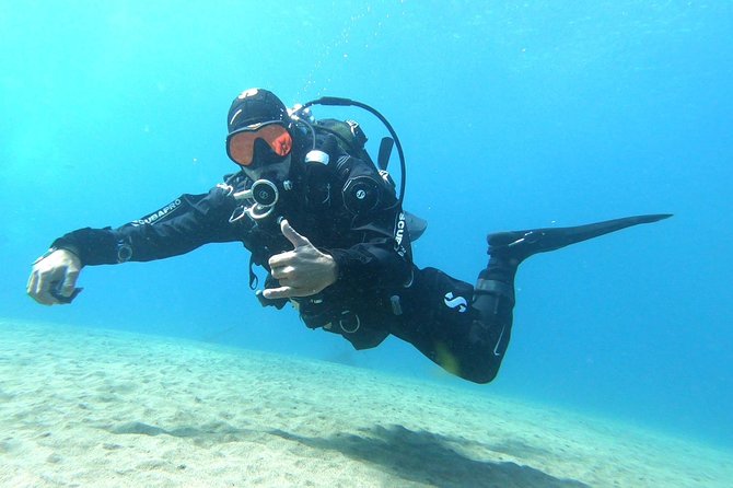 Scuba Diving in Lanzarote (for certified divers only) - Playa Chica Shore Sessions: Why Lanzarote Fits Certified Scuba Participants