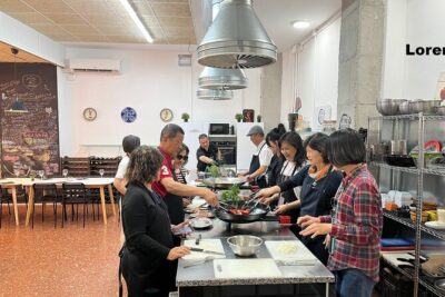Seafood paella cooking class, tapas and visit to Ruzafa market. - Meeting at Parroquia de San Valero and Getting to the Market