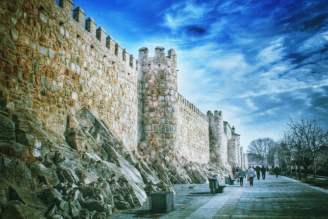 Segovia and Avila Guided Day Tour from Madrid - Guides and bilingual commentary: why it can make or break the day