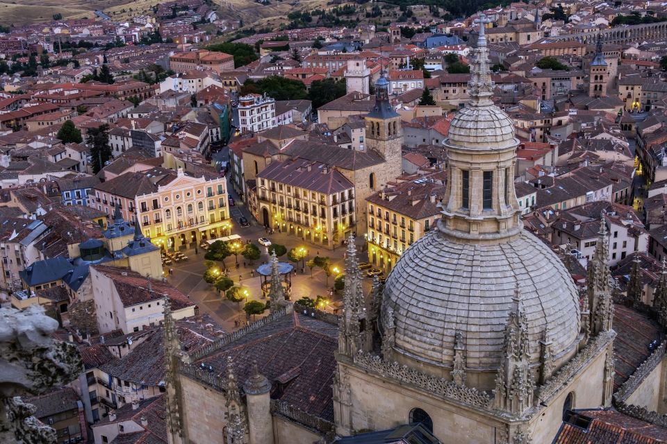 Segovia: Cathedral Tower Guided Tour - Chapel of Saint Blas: Setting the Stage in Small Space