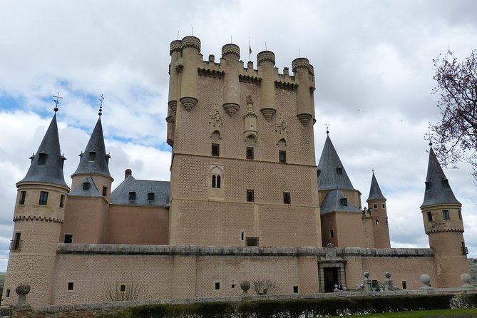 Segovia Guided Afternoon Tour from Madrid - Casa de los picos and the main square: small stops, smart context