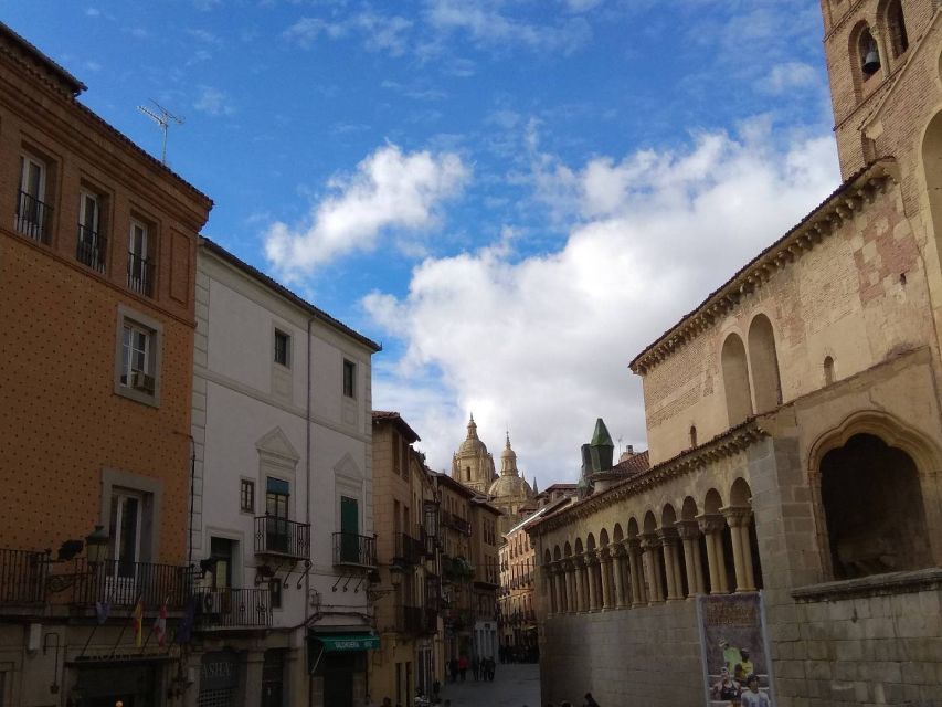 Segovia: Guided Walking Tour with Alcázar Entry - Casa de los Picos: Noble Facades and Street-Level Details