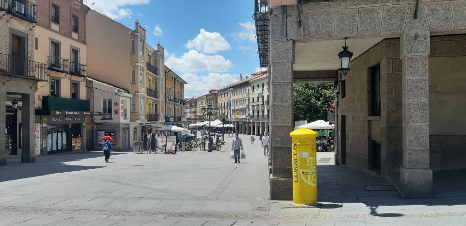 Segovia: Guided Walking Tour with Alcázar Entry - Plaza Mayor and the Cathedral Exterior: Knowing What to Skip