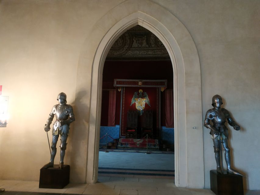 Segovia: Guided Walking Tour with Alcázar Entry - Alcázar de Segovia Entry: Where the Royal Rooms Make Sense