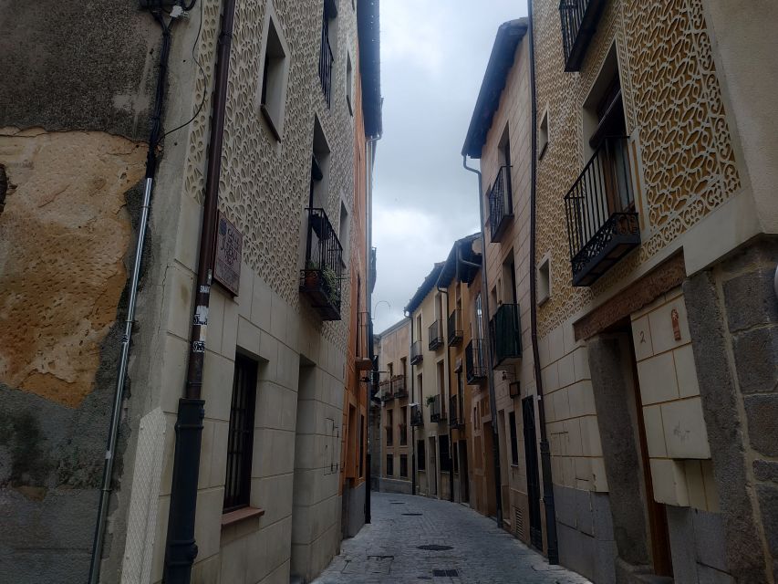 Segovia: Guided Walking Tour with Alcázar Entry - Price and Value: What $25 Buys You in Segovia
