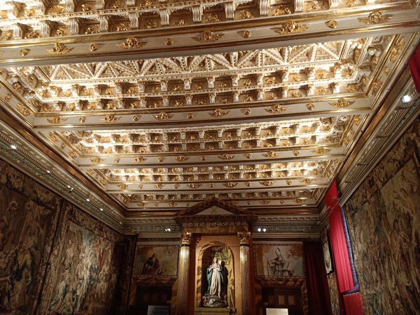 Segovia: Guided Walking Tour with Cathedral & Alcázar Entry - Who this tour fits best