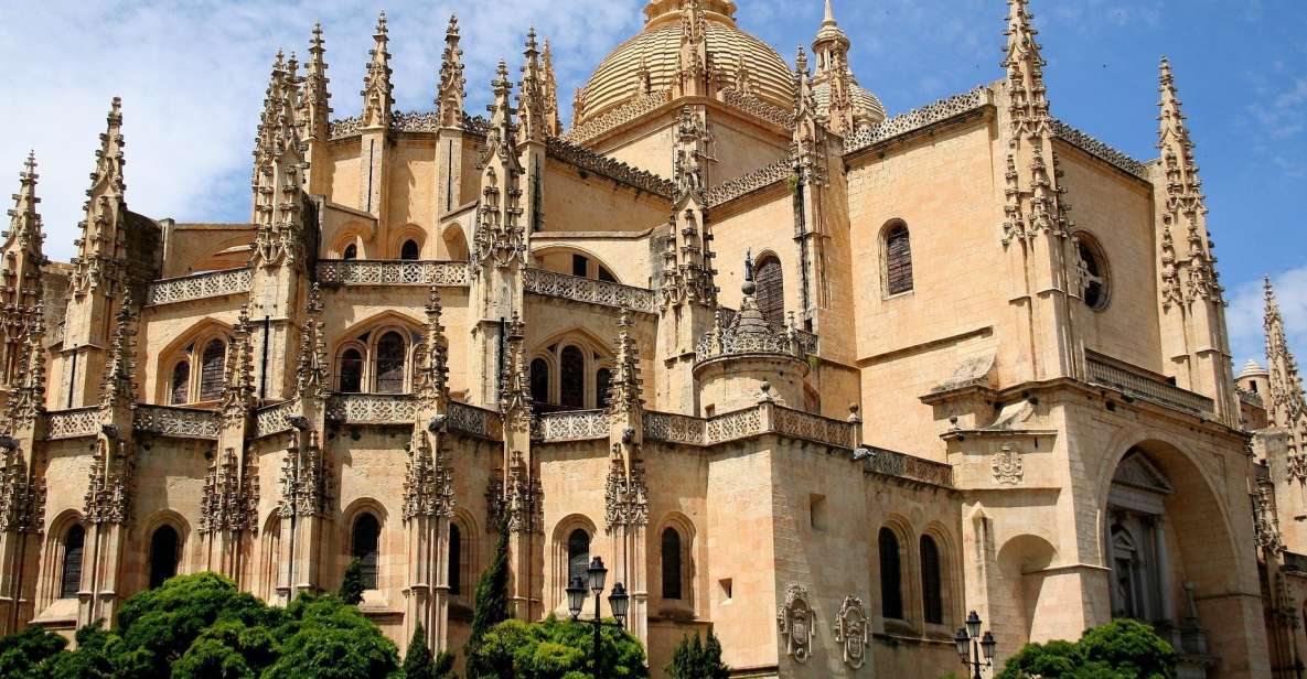Segovia: Guided Walking Tour with Cathedral & Alcázar Entry - Casa de los Picos: why ornate stone matters