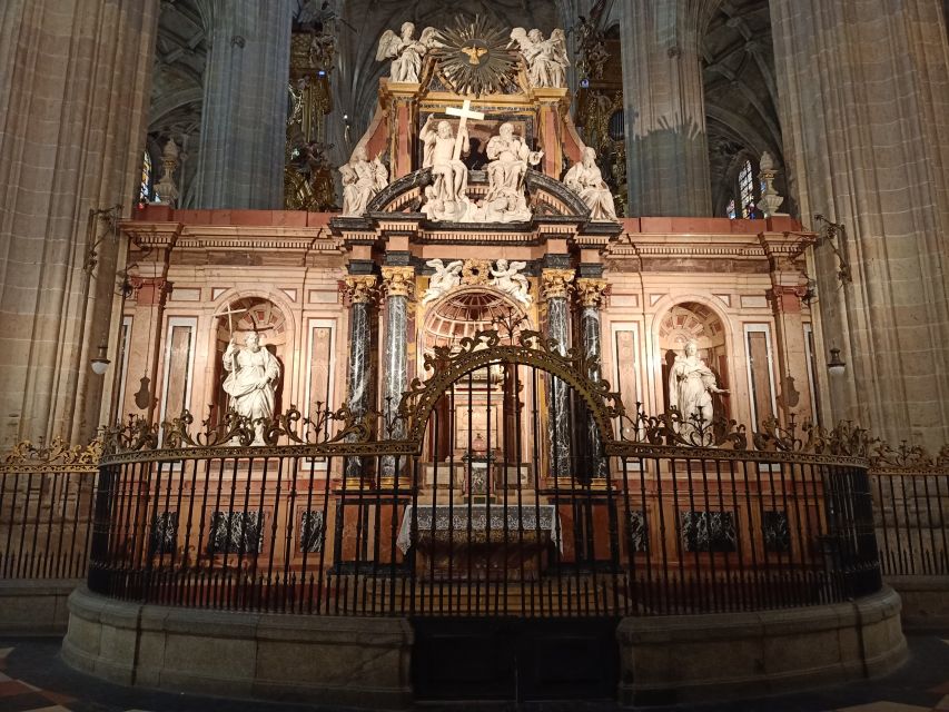 Segovia: Guided Walking Tour with Cathedral & Alcázar Entry - Practical tips for a smoother 2.5-hour walk