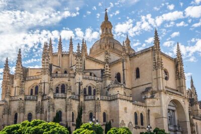 Segovia with Alcazar Guided Tour by High-Speed Train from Madrid - Stop 2: The Aqueduct of Segovia first