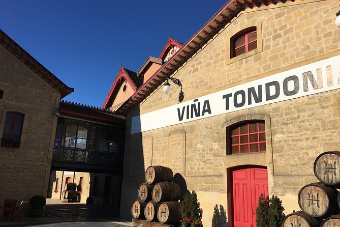 Semi-Private Rioja Tour of 3 Premium Wineries from Bilbao - Stop 3 in Laguardia: lunch choice and a 10th-century stroll