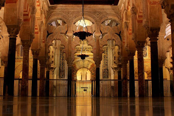 Semi-private visit to the Mosque-Cathedral of Cordoba - A semi-private route that actually tells the story