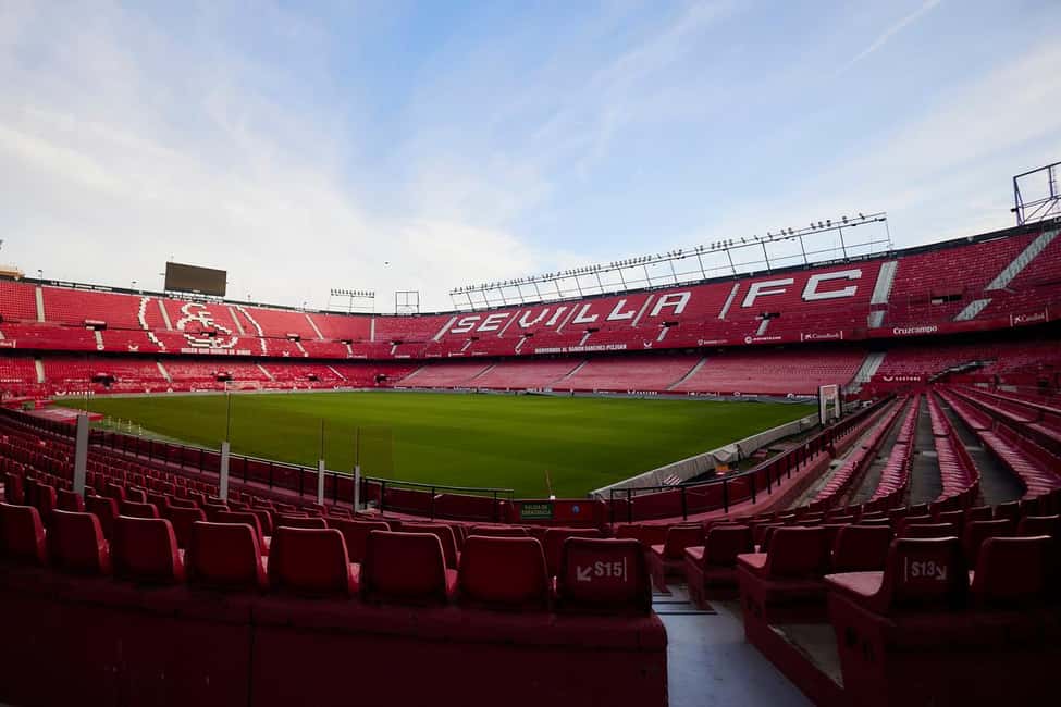 Sevilla: Ramón Sánchez Pizjuán Stadium Entry Ticket - Locker room to tunnel: the match-day feeling you can’t fake