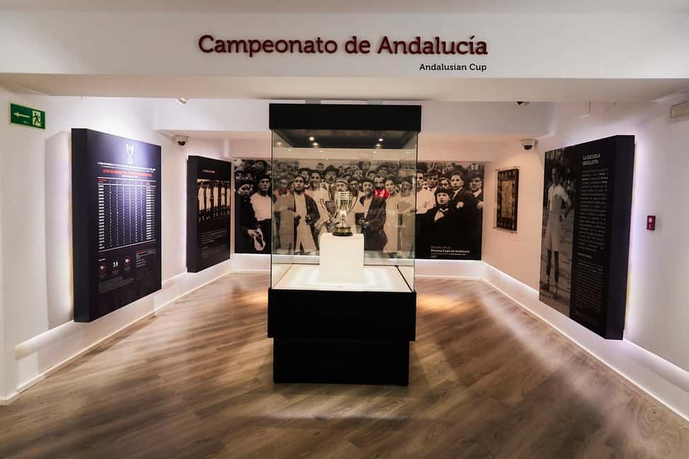 Sevilla: Ramón Sánchez Pizjuán Stadium Entry Ticket - Audio guide in 9 languages: how to make it work smoothly
