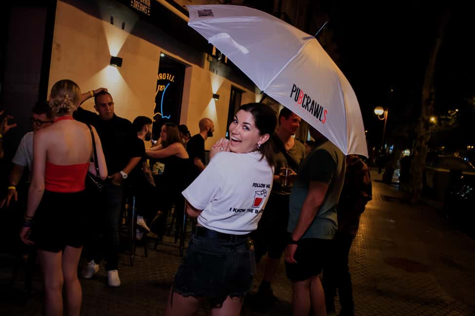 Seville: 3 Bars Pub Crawl + VIP Club Entrance & 3 Free Shots - Meeting Point at Plaza del Salvador: Find the Group Fast
