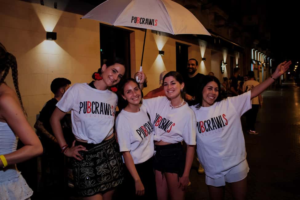 Seville: 3 Bars Pub Crawl + VIP Club Entrance & 3 Free Shots - The 10:00 PM Start: Alameda 47 and a Rooftop-First Night