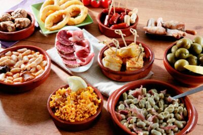 Seville: 3-Hour Tapas Tour by Bike - Meet-up and first check: Calle Espronceda 5