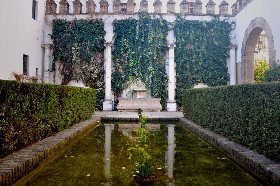 Seville: Alcazar & Cathedral Skip-the-Line Guided Tour - Logistics that can make or break your day