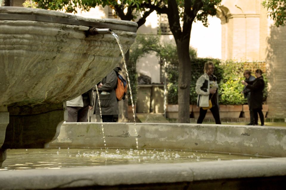 Seville: Alcazar & Cathedral Skip-the-Line Guided Tour - Meeting at Calle Hernando Colón: the fastest way to avoid stress
