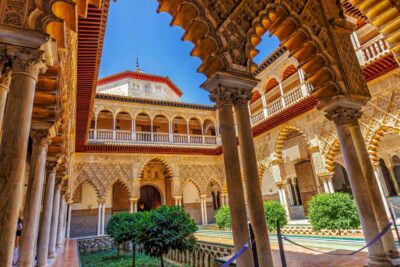 Seville: Alcázar Guided Palace Tour with Priority Access - Alcázar Architecture Explained: Islamic Motifs to Later European Styles
