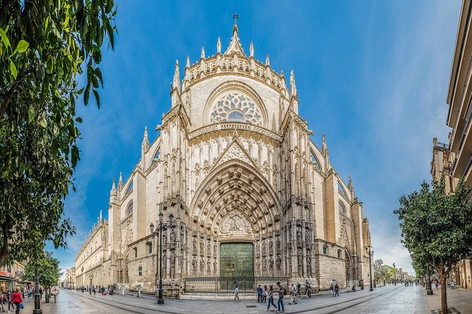 Seville & Alcazar Skip the Line from Cadiz Port (Cruisers Only) - Centro Histórico walk: Santa Cruz and the feel of old Seville