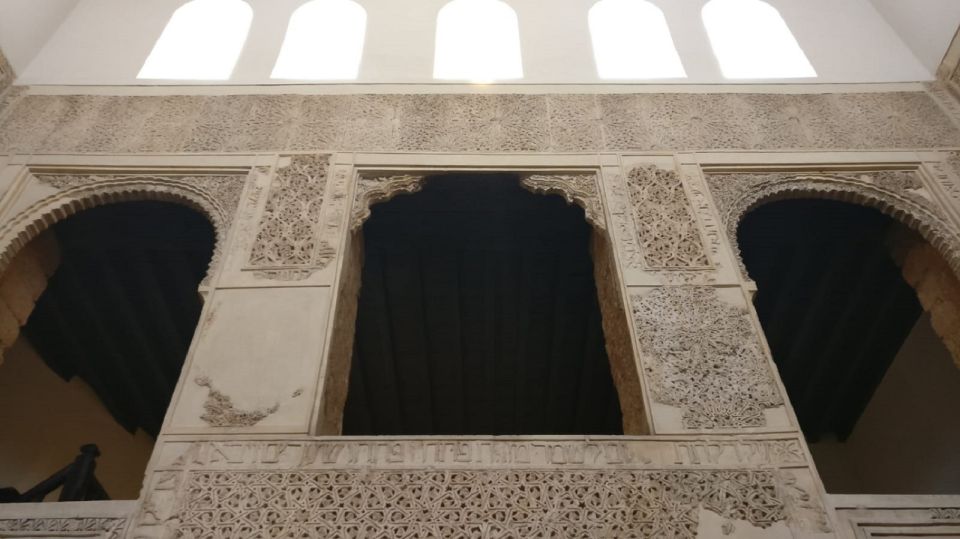 Seville: Alcázar Tour with Tickets Included - Gardens and Courtyards: Where the Alcázar Breathes