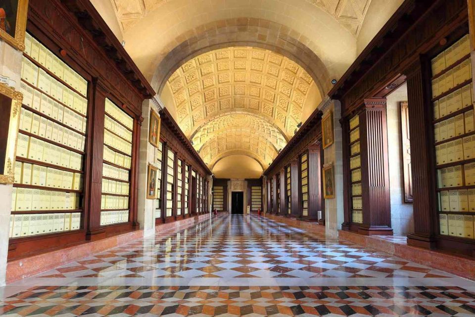 Seville: Archive of the Indies Guided Tour - Start Outside: The short walk that sets the whole story