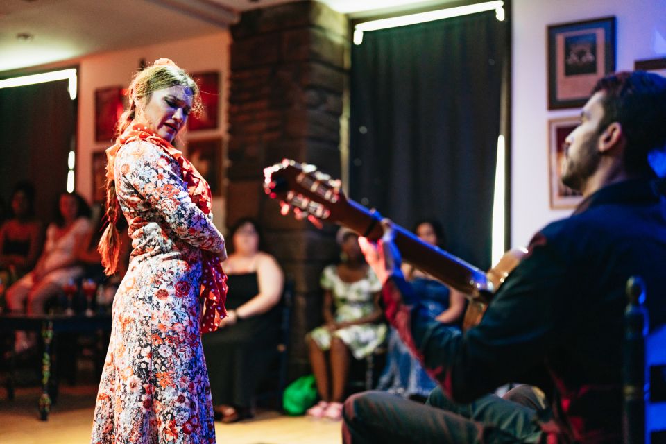Seville: Baraka Sala Flamenca Show with Drink in Triana - Timing Matters: 19:00 or 21:00 and How to Plan Your Evening