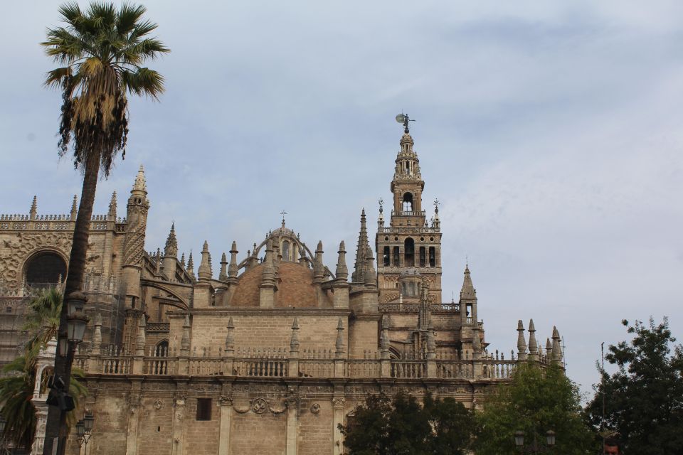 Seville: Cathedral and Giralda Skip-the-line Guided Tour - The Giralda climb: 35 ramps, slow views, and the best photo angles