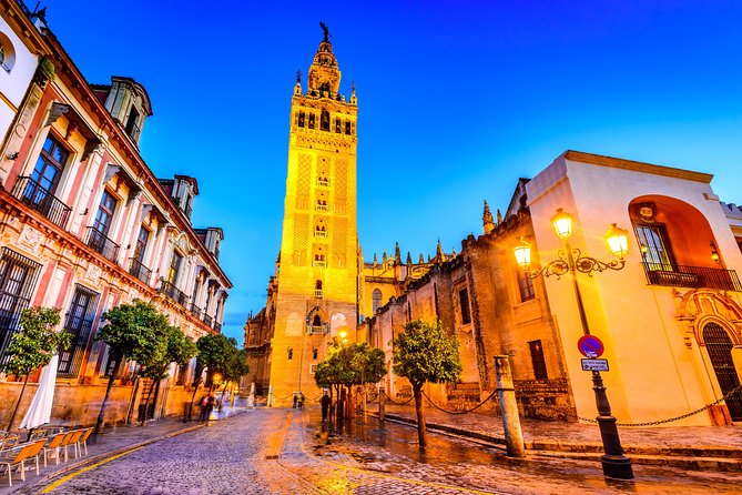 Seville: Cathedral & Giralda Guided Tour with Tickets - Stepping into Seville Cathedral: Gothic design you can finally read