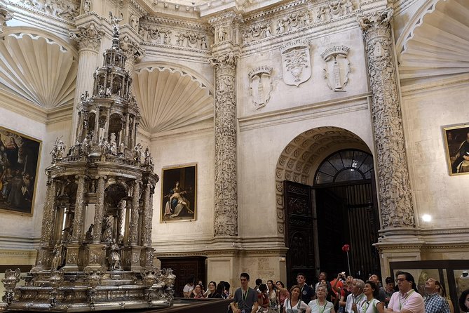 Seville Cathedral Tour including tickets and skip the line entry - Naturanda Turismo meeting point: your simple start in the center