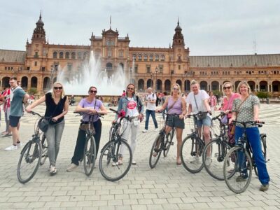 Seville: Dutch Cycling Highlights Tour with local guide - Meeting in Barrio Santa Cruz: the best place to start