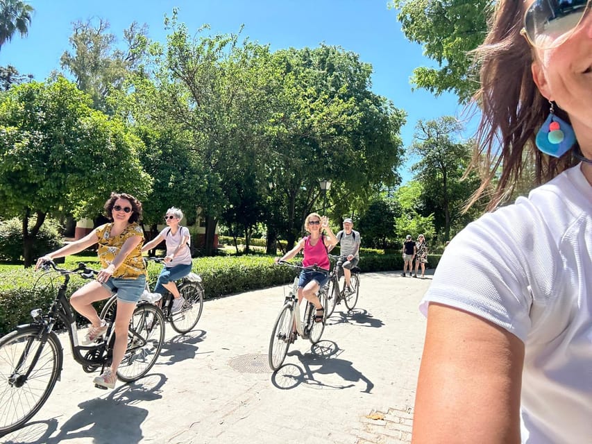 Seville: Dutch Cycling Highlights Tour with local guide - Plaza de España and the Maria Luisa Park vibe shift