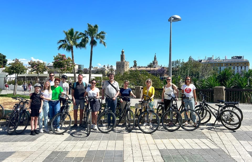 Seville: Dutch Cycling Highlights Tour with local guide - Bicycles, pace, and what 3 hours really means
