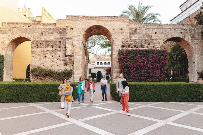 Seville Exclusive Beat the Crowds Guided Alcazar Before Opening - How the guides shape your experience (from Bea to Raquel to Clara)