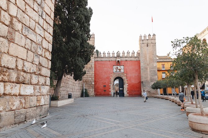 Seville Exclusive Beat the Crowds Guided Alcazar Before Opening - Is the garden time enough for you?