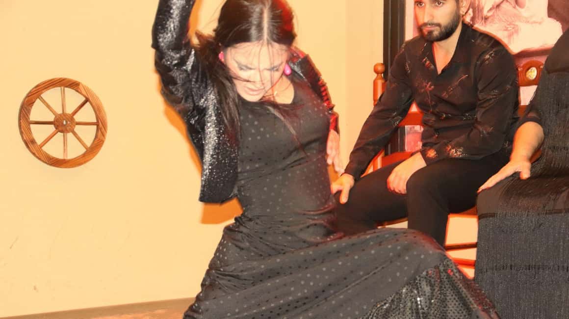 Seville: Flamenco Show & Cocktail Experience - Where your seat ends up: how seating works here