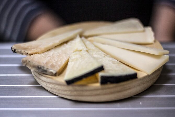 Seville Food Tour: Vermut, Churros & 10+ Tasty Local Dishes - Stop-by-stop: the architecture tour you get while you eat