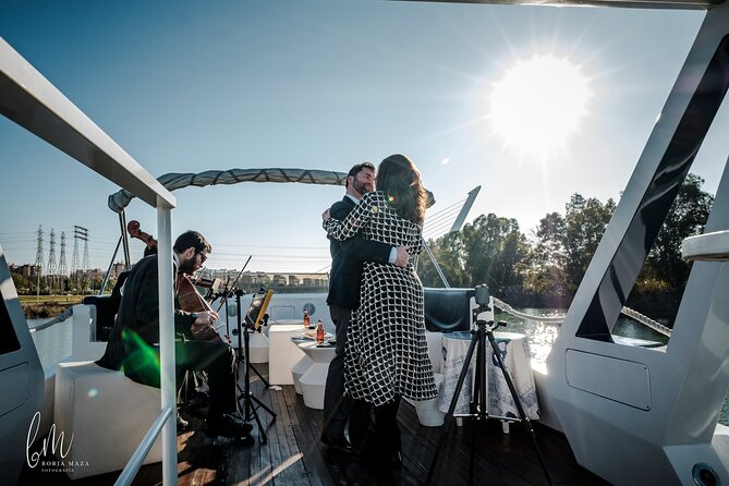 Seville: Guadalquivir River Cruise with Lunch or Dinner - Lunch vs Dinner: Sunset Turns the Volume Up