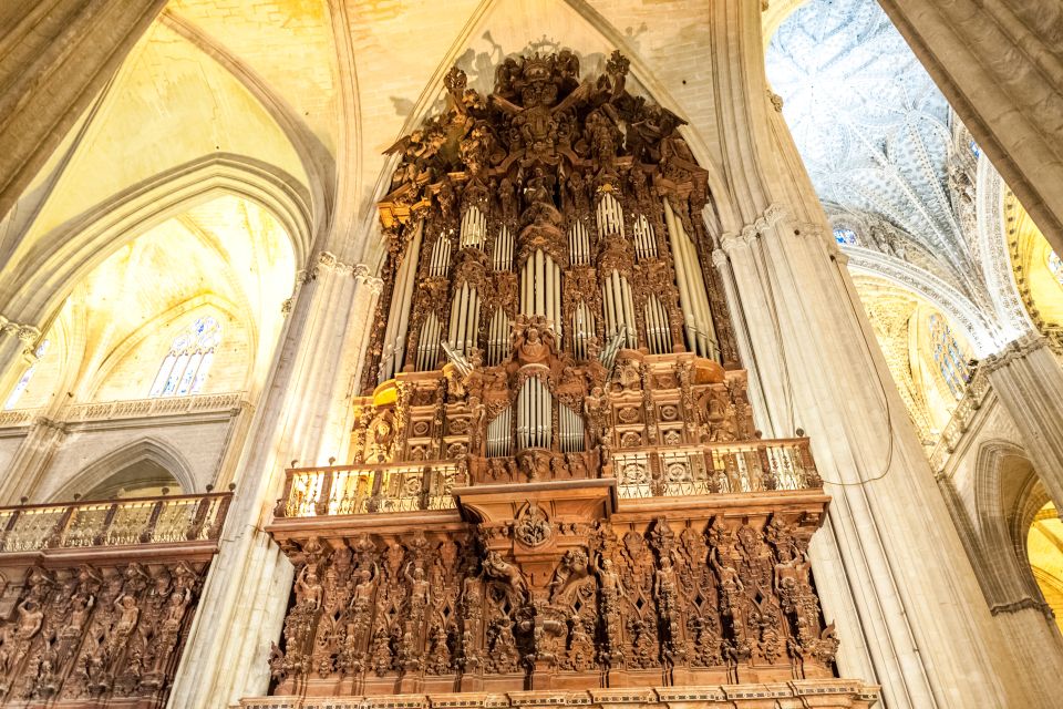 Seville Guided Tour: Cathedral, Giralda & Optional Alcázar - How the guides shape the experience (names you may encounter)