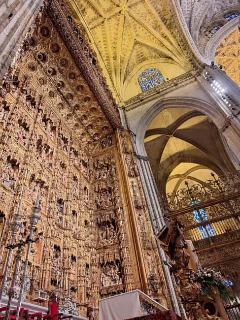 Seville: Guided tour of the Alcazar, Cathedral, and Giralda - Palace gardens and the Game of Thrones filming spot
