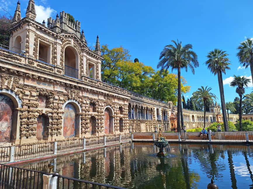 Seville: Guided tour of the Alcazar, Cathedral, and Giralda - Giralda climb: former minaret to city lookout