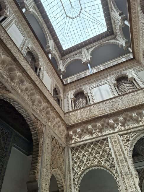 Seville: Guided tour of the Alcazar, Cathedral, and Giralda - FAQ